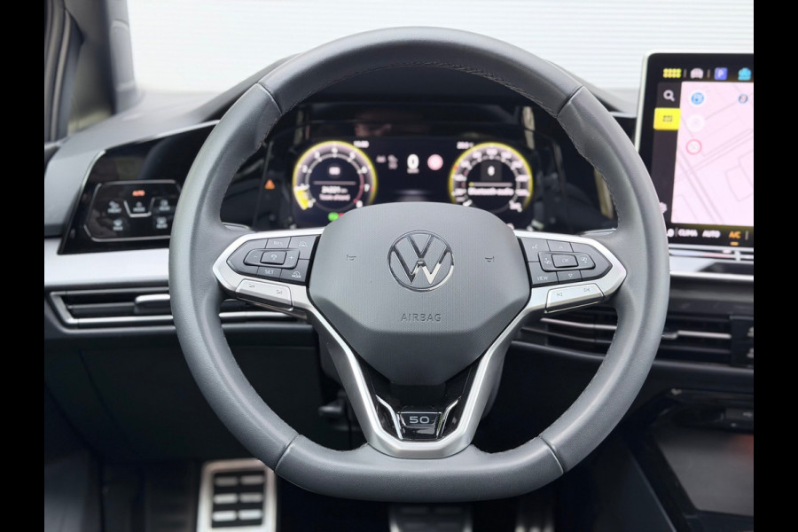 Volkswagen Golf 1.5 eTSI R-Line Pano/Memory/Matrix