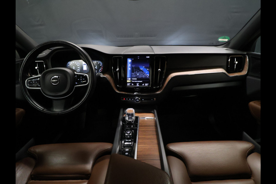 Volvo XC60 2.0 B4 Inscription [SCHUIFKANTELDAK, APPLECARPLAY, ANDROID, STOELVERWARMING, CRUISE CONTROL, STUURVERWARMING, HARMAN/KARDON AUDIO, MEMORY SEATS, HEAD UP DISPLAY, DIGITAL DASH, 360 CAMERA, ELEKTRISCHE ACHTERKLEP