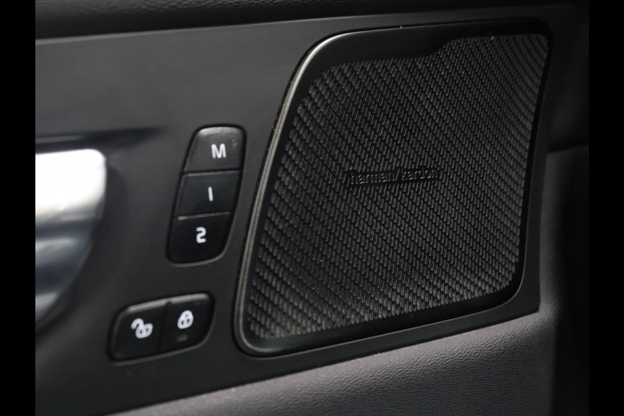 Volvo XC60 2.0 B4 Inscription [SCHUIFKANTELDAK, APPLECARPLAY, ANDROID, STOELVERWARMING, CRUISE CONTROL, STUURVERWARMING, HARMAN/KARDON AUDIO, MEMORY SEATS, HEAD UP DISPLAY, DIGITAL DASH, 360 CAMERA, ELEKTRISCHE ACHTERKLEP
