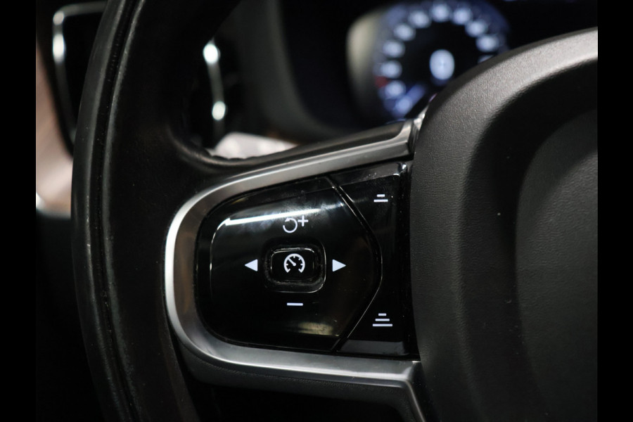Volvo XC60 2.0 B4 Inscription [SCHUIFKANTELDAK, APPLECARPLAY, ANDROID, STOELVERWARMING, CRUISE CONTROL, STUURVERWARMING, HARMAN/KARDON AUDIO, MEMORY SEATS, HEAD UP DISPLAY, DIGITAL DASH, 360 CAMERA, ELEKTRISCHE ACHTERKLEP
