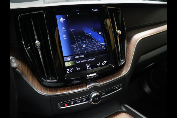 Volvo XC60 2.0 B4 Inscription [SCHUIFKANTELDAK, APPLECARPLAY, ANDROID, STOELVERWARMING, CRUISE CONTROL, STUURVERWARMING, HARMAN/KARDON AUDIO, MEMORY SEATS, HEAD UP DISPLAY, DIGITAL DASH, 360 CAMERA, ELEKTRISCHE ACHTERKLEP