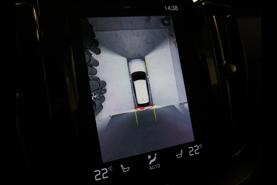 Volvo XC60 2.0 B4 Inscription [SCHUIFKANTELDAK, APPLECARPLAY, ANDROID, STOELVERWARMING, CRUISE CONTROL, STUURVERWARMING, HARMAN/KARDON AUDIO, MEMORY SEATS, HEAD UP DISPLAY, DIGITAL DASH, 360 CAMERA, ELEKTRISCHE ACHTERKLEP