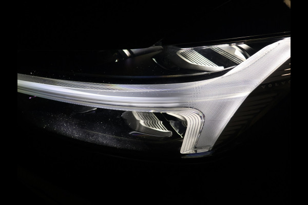 Volvo XC60 2.0 B4 Inscription [SCHUIFKANTELDAK, APPLECARPLAY, ANDROID, STOELVERWARMING, CRUISE CONTROL, STUURVERWARMING, HARMAN/KARDON AUDIO, MEMORY SEATS, HEAD UP DISPLAY, DIGITAL DASH, 360 CAMERA, ELEKTRISCHE ACHTERKLEP