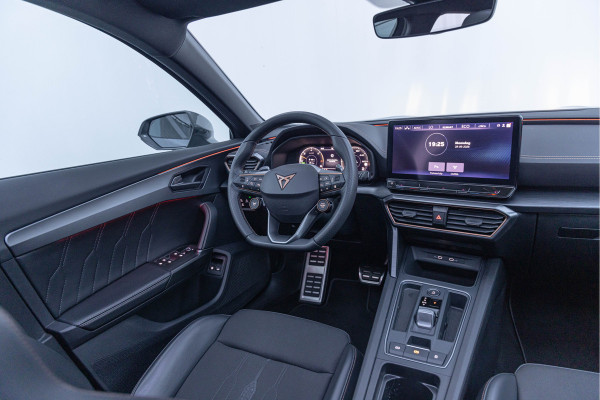 CUPRA Formentor 1.4 e-Hybrid 245pk VZ Performance Pano Trekhaak ACC DCC 19''
