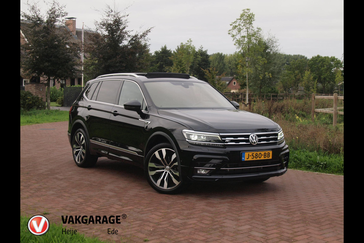 Volkswagen Tiguan Allspace 1.5 TSI Highline Business R 7p. | Panoramadak | Trekhaak | Camera | Sfeerverlichting | Apple Carplay | NL-Auto |