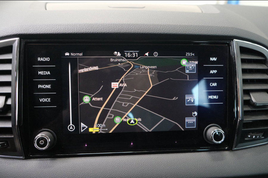 Škoda Karoq 1.5 TSI ACT Business Edition Plus Automaat - N.A.P. Airco, Cruise, Navi, Camera, PDC.
