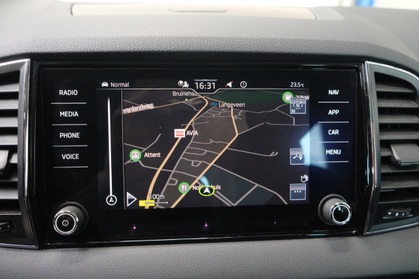 Škoda Karoq 1.5 TSI ACT Business Edition Plus Automaat - N.A.P. Airco, Cruise, Navi, Camera, PDC.