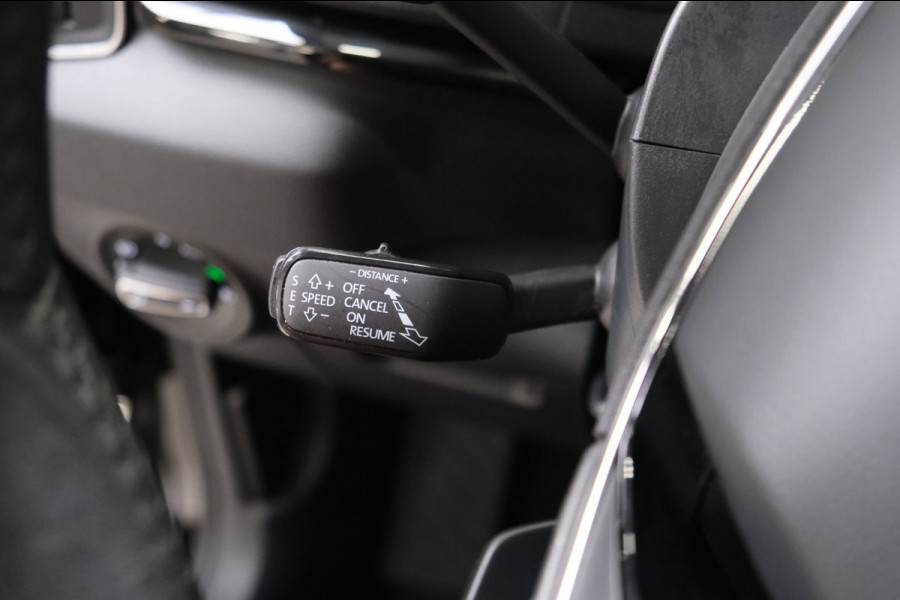 Škoda Karoq 1.5 TSI ACT Business Edition Plus Automaat - N.A.P. Airco, Cruise, Navi, Camera, PDC.