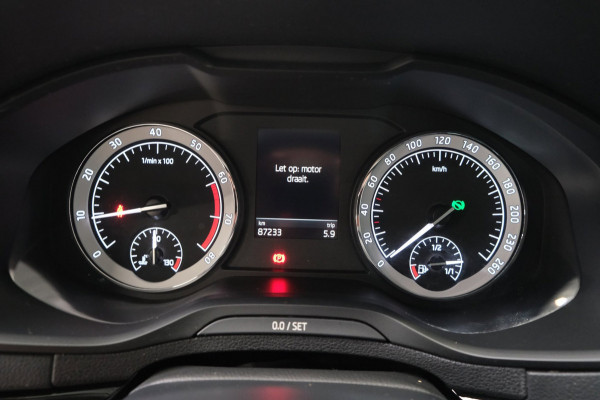 Škoda Karoq 1.5 TSI ACT Business Edition Plus Automaat - N.A.P. Airco, Cruise, Navi, Camera, PDC.