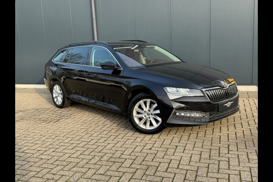 Škoda Superb Combi 1.4 TSI iV AUTOMAAT * Navigatiesysteem * ParkeerCamera * Elek. achterklep *