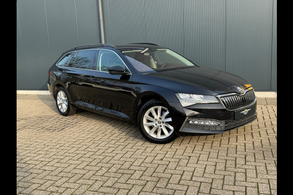 Škoda Superb Combi 1.4 TSI iV AUTOMAAT * Navigatiesysteem * ParkeerCamera * Elek. achterklep *