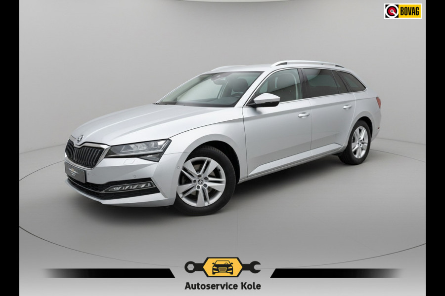 Škoda Superb Combi 1.4 TSI iV Style * AUTOMAAT * Trekhaak * Navigatiesysteem * Elektr. Kofferklep *