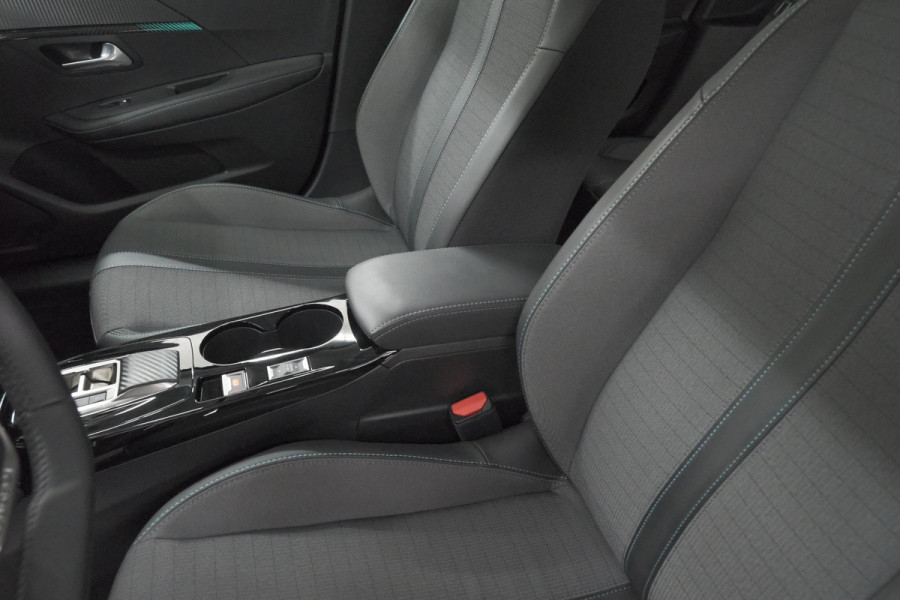 Peugeot e-208 EV Allure 50 kWh | 98,9% SOH | Camera | Navigatie | Parkeersensoren | Stoelverwarming