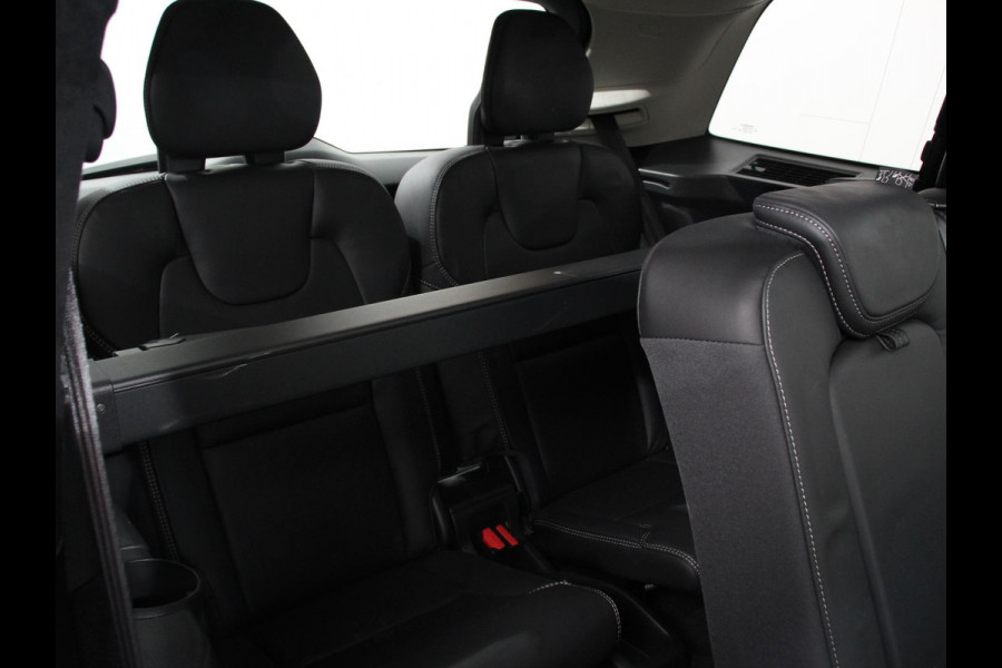 Volvo XC90 2.0 T8 Plug-in hybrid AWD Ultra Dark Panoramadak Navigatie Apple Carplay Android Auto 360 camera Parkeerhulp Adaptive Cruise Control Verwarmde en geventileerde voorstoelen Head-up-display Harman Kardon Premium Sound Memory stoelen met massagefunctie Climate Control Matrix-ledkoplampen