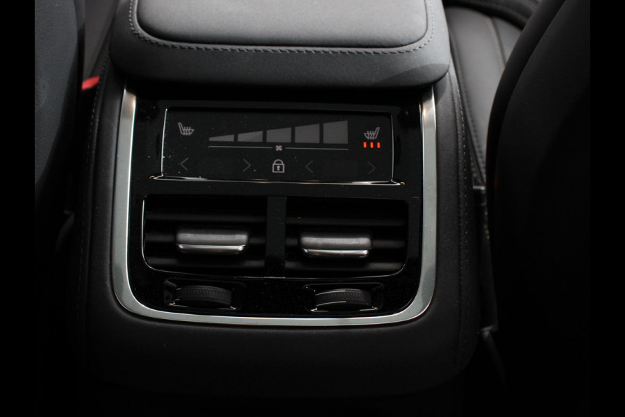 Volvo XC90 2.0 T8 Plug-in hybrid AWD Ultra Dark Panoramadak Navigatie Apple Carplay Android Auto 360 camera Parkeerhulp Adaptive Cruise Control Verwarmde en geventileerde voorstoelen Head-up-display Harman Kardon Premium Sound Memory stoelen met massagefunctie Climate Control Matrix-ledkoplampen