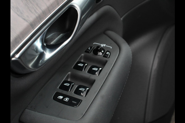Volvo XC90 2.0 T8 Plug-in hybrid AWD Ultra Dark Panoramadak Navigatie Apple Carplay Android Auto 360 camera Parkeerhulp Adaptive Cruise Control Verwarmde en geventileerde voorstoelen Head-up-display Harman Kardon Premium Sound Memory stoelen met massagefunctie Climate Control Matrix-ledkoplampen