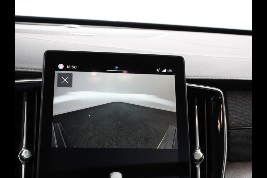 Volvo XC90 2.0 T8 Plug-in hybrid AWD Ultra Dark Panoramadak Navigatie Apple Carplay Android Auto 360 camera Parkeerhulp Adaptive Cruise Control Verwarmde en geventileerde voorstoelen Head-up-display Harman Kardon Premium Sound Memory stoelen met massagefunctie Climate Control Matrix-ledkoplampen