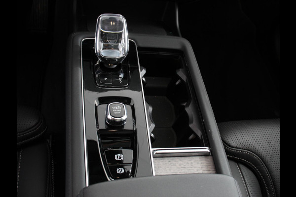 Volvo XC90 2.0 T8 Plug-in hybrid AWD Ultra Dark Panoramadak Navigatie Apple Carplay Android Auto 360 camera Parkeerhulp Adaptive Cruise Control Verwarmde en geventileerde voorstoelen Head-up-display Harman Kardon Premium Sound Memory stoelen met massagefunctie Climate Control Matrix-ledkoplampen