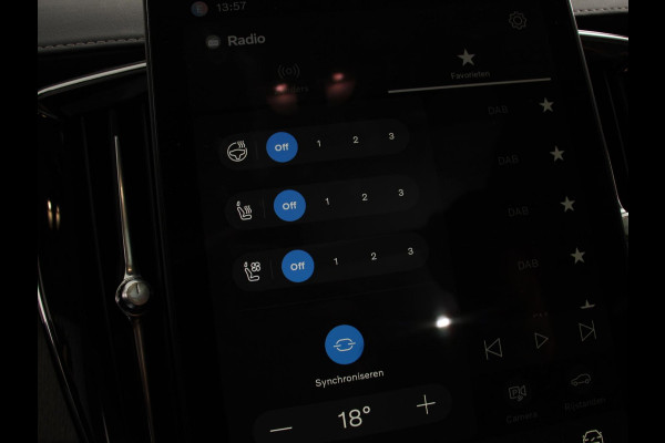 Volvo XC90 2.0 T8 Plug-in hybrid AWD Ultra Dark Panoramadak Navigatie Apple Carplay Android Auto 360 camera Parkeerhulp Adaptive Cruise Control Verwarmde en geventileerde voorstoelen Head-up-display Harman Kardon Premium Sound Memory stoelen met massagefunctie Climate Control Matrix-ledkoplampen