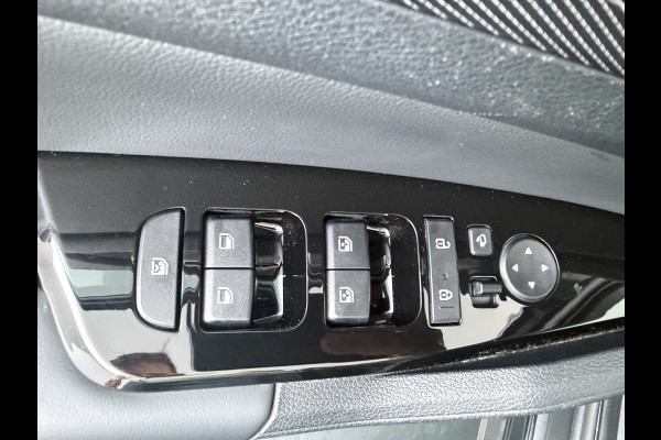 Kia Sportage 1.6 T-GDi Plug-in Hybrid AWD DynamicPlusLine - Adaptief Cruise Control - Panoramadak - Climate Control - Stuur/Stoel Verwarming - Fabrieksgarantie tot 2030