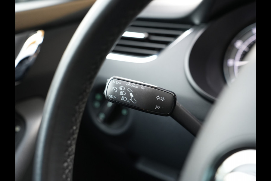 Škoda Octavia Combi 1.0 TSI Greentech Business Edition | Apple Carplay/Android Auto | Stoelverwarming | Climate Control |