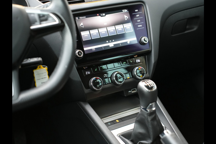 Škoda Octavia Combi 1.0 TSI Greentech Business Edition | Apple Carplay/Android Auto | Stoelverwarming | Climate Control |