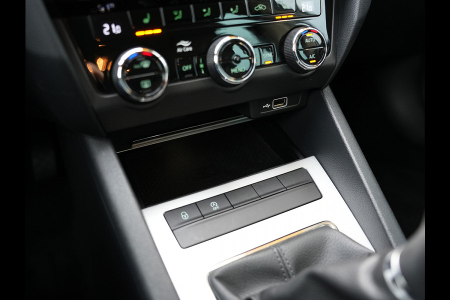 Škoda Octavia Combi 1.0 TSI Greentech Business Edition | Apple Carplay/Android Auto | Stoelverwarming | Climate Control |
