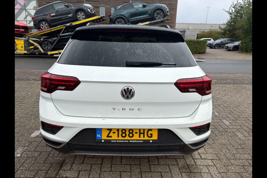 Volkswagen T-Roc 1.5 TSI Sport Business R 150pk | Trekhaak | Panoramadak | Stoelverwarming | Carplay | Cruise Control |