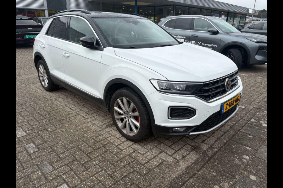 Volkswagen T-Roc 1.5 TSI Sport Business R 150pk | Trekhaak | Panoramadak | Stoelverwarming | Carplay | Cruise Control |