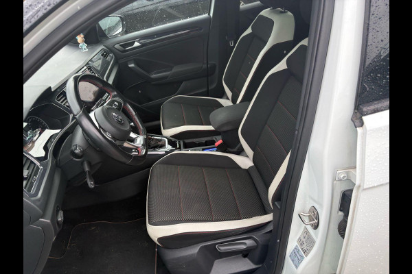 Volkswagen T-Roc 1.5 TSI Sport Business R 150pk | Trekhaak | Panoramadak | Stoelverwarming | Carplay | Cruise Control |