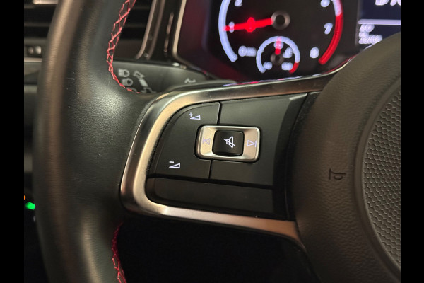 Volkswagen T-Roc 1.5 TSI Sportline Business | Sfeerverlichting | Camera | Carplay | Stoelverwarming