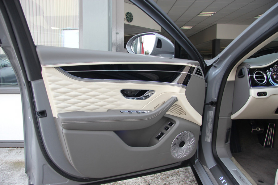 Bentley Flying Spur 2.9 V6 Hybrid | Blackline | Touring | Mulliner Driving Spec | B&O | Pano