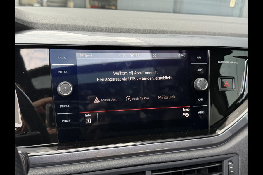 Volkswagen Polo 2.0 TSI GTI 18"/Panoramadak/Dodehoek/Stoelverwarming/Digital Cockpit Pro/Adaptieve cruise/IQ Light/Keyless/PDC v+a/Apple Carplay & Android Auto