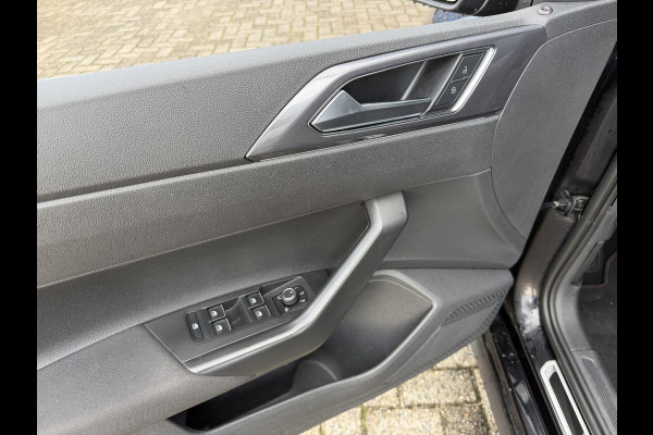 Volkswagen Polo 2.0 TSI GTI 18"/Panoramadak/Dodehoek/Stoelverwarming/Digital Cockpit Pro/Adaptieve cruise/IQ Light/Keyless/PDC v+a/Apple Carplay & Android Auto
