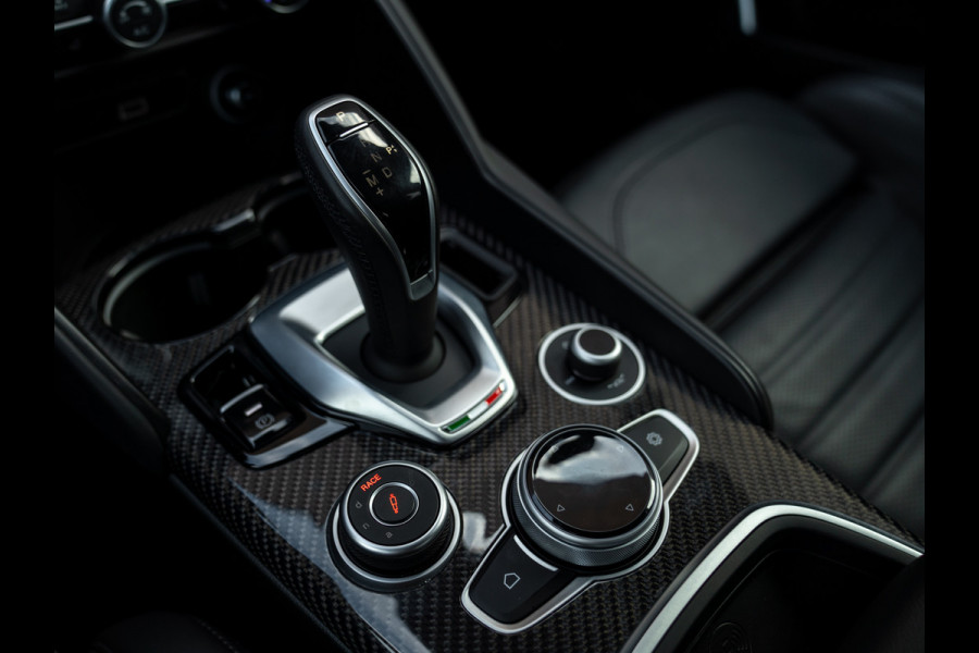 Alfa Romeo Giulia 2.9 V6 Quadrifoglio | Harman/Kardon | Adapt. cruise | Carplay | Carbon stuur