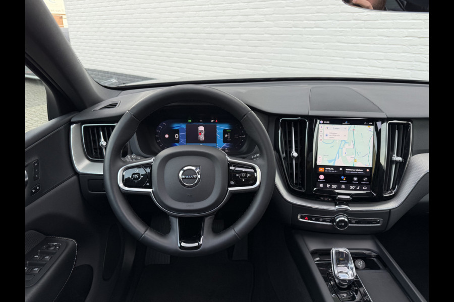 Volvo XC60 2.0 T6 Plug-in hybrid AWD Plus Dark | Trekhaak | Pano | Pilost Assist | Memory