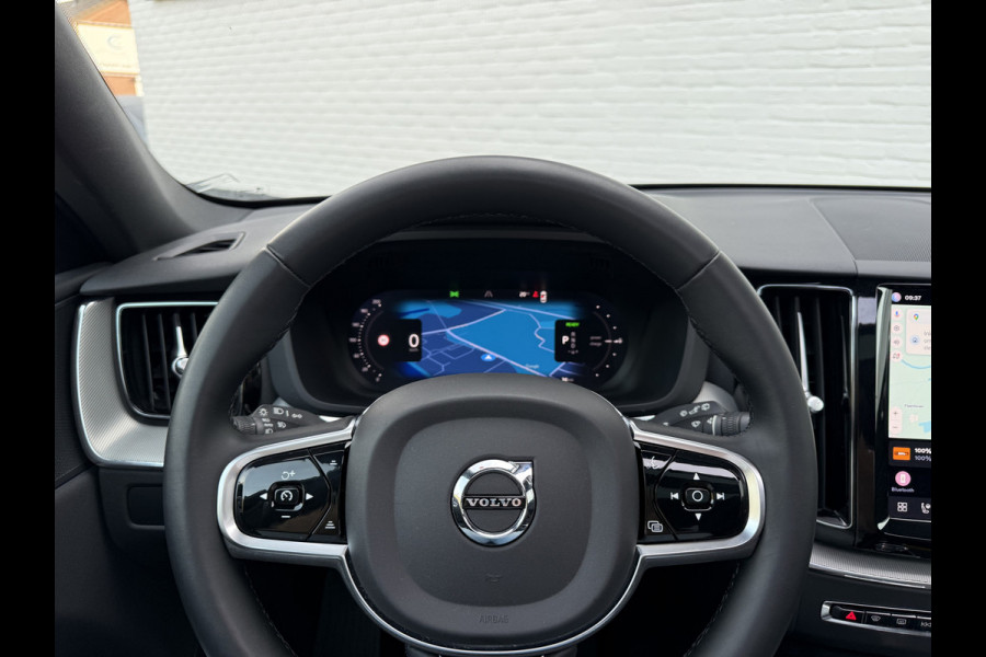 Volvo XC60 2.0 T6 Plug-in hybrid AWD Plus Dark | Trekhaak | Pano | Pilost Assist | Memory