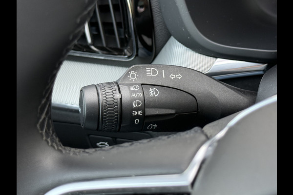 Volvo XC60 2.0 T6 Plug-in hybrid AWD Plus Dark | Trekhaak | Pano | Pilost Assist | Memory