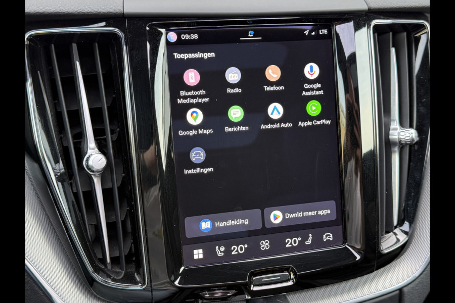 Volvo XC60 2.0 T6 Plug-in hybrid AWD Plus Dark | Trekhaak | Pano | Pilost Assist | Memory