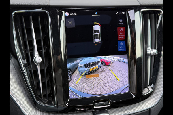 Volvo XC60 2.0 T6 Plug-in hybrid AWD Plus Dark | Trekhaak | Pano | Pilost Assist | Memory