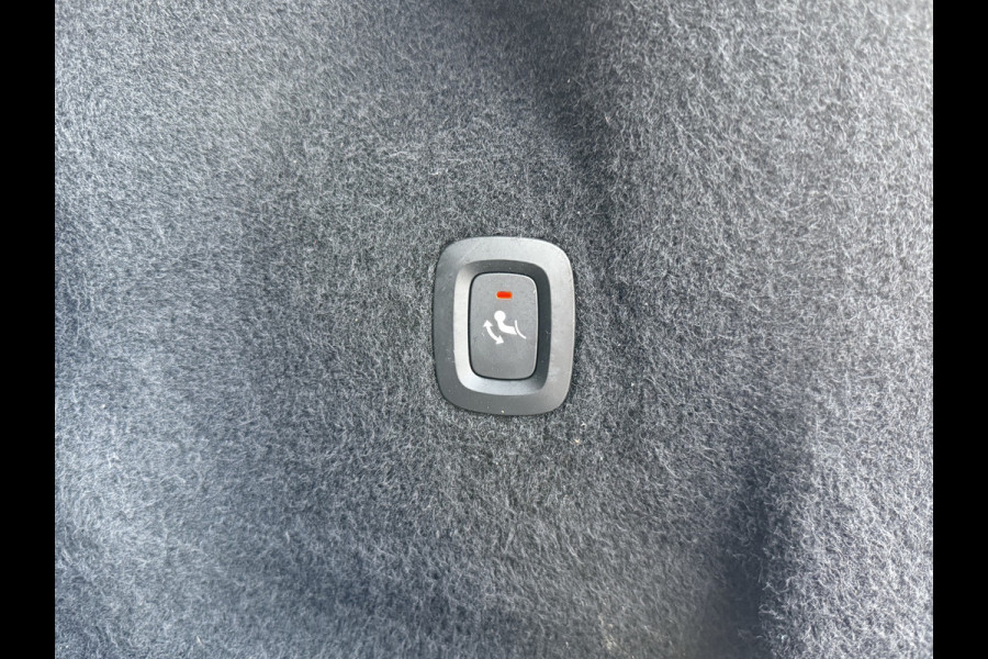 Volvo XC60 2.0 T6 Plug-in hybrid AWD Plus Dark | Trekhaak | Pano | Pilost Assist | Memory