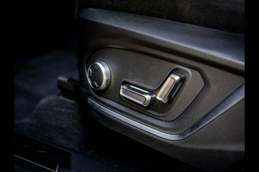 Lynk & Co 01 1.5 Plug-In Hybrid 262pk BLACKED OUT | 360 Camera | Panoramadak
