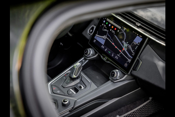 Lynk & Co 01 1.5 Plug-In Hybrid 262pk BLACKED OUT | 360 Camera | Panoramadak