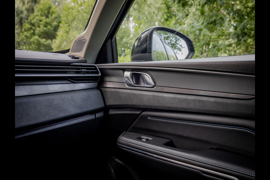 Lynk & Co 01 1.5 Plug-In Hybrid 262pk BLACKED OUT | 360 Camera | Panoramadak