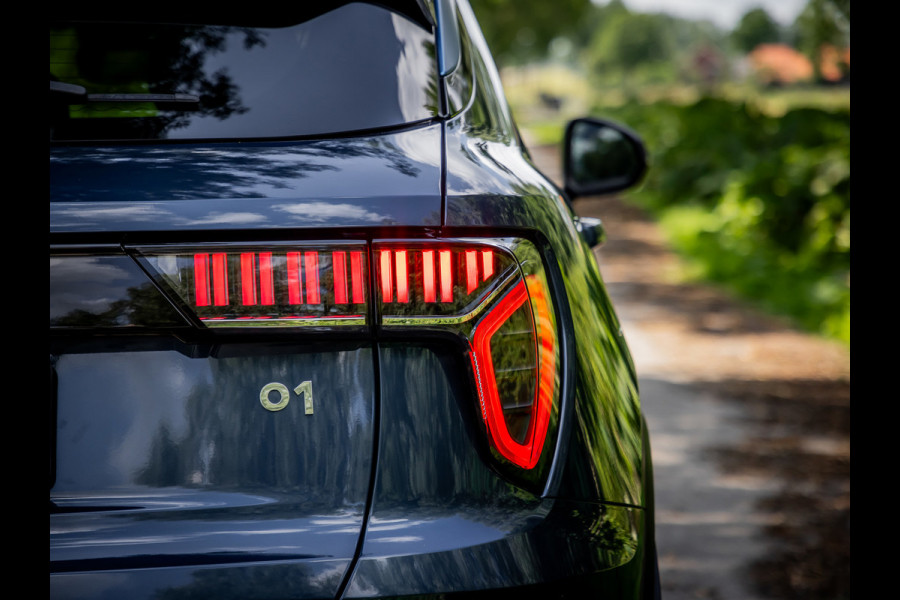 Lynk & Co 01 1.5 Plug-In Hybrid 262pk BLACKED OUT | 360 Camera | Panoramadak