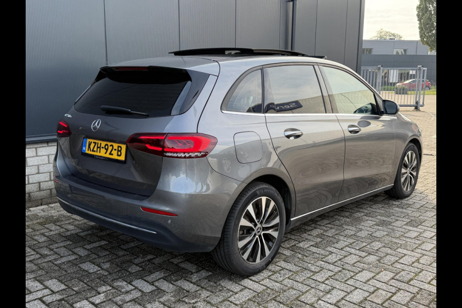 Mercedes-Benz B-Klasse 250 e 17"/Leder/Panoramadak/Matrix LED/Keyless/Stoelverwarming/Sfeerverlichting/Camera/PDC v+a/