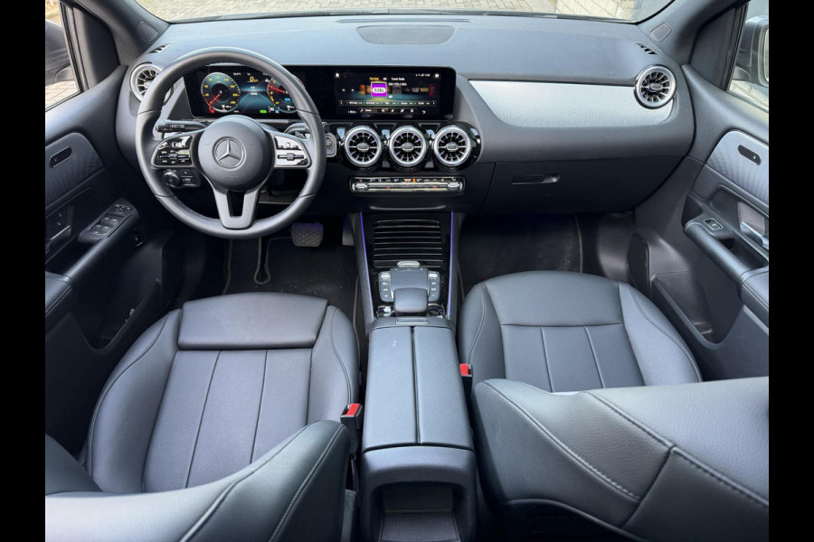 Mercedes-Benz B-Klasse 250 e 17"/Leder/Panoramadak/Matrix LED/Keyless/Stoelverwarming/Sfeerverlichting/Camera/PDC v+a/