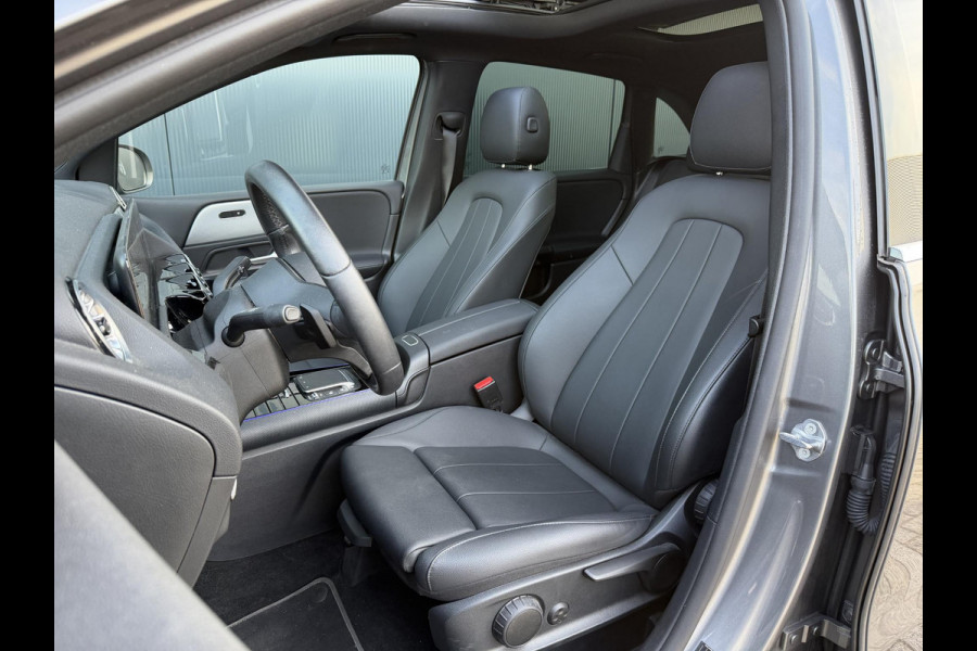 Mercedes-Benz B-Klasse 250 e 17"/Leder/Panoramadak/Matrix LED/Keyless/Stoelverwarming/Sfeerverlichting/Camera/PDC v+a/