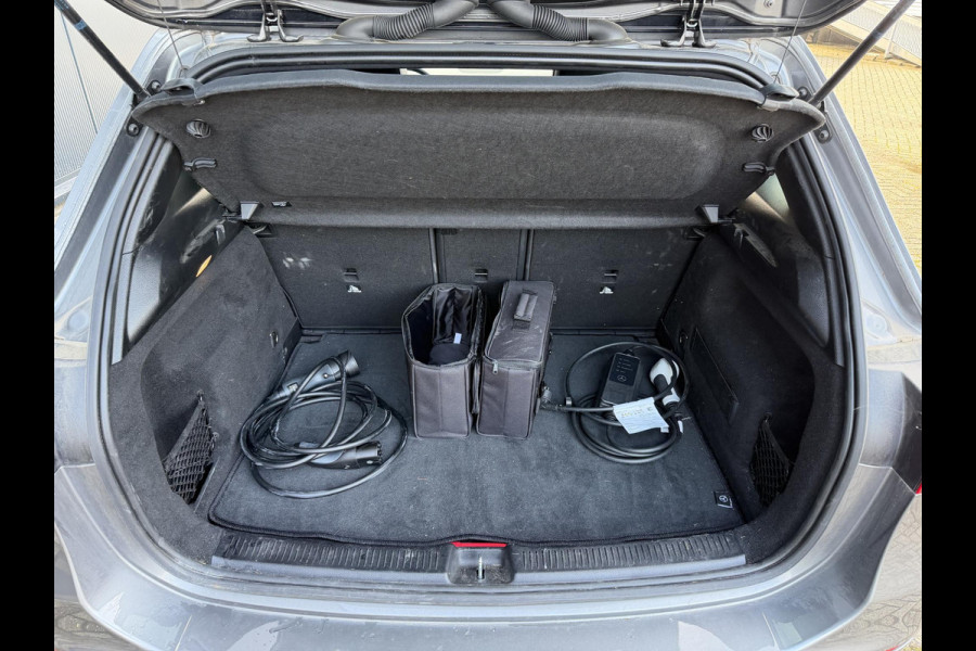 Mercedes-Benz B-Klasse 250 e 17"/Leder/Panoramadak/Matrix LED/Keyless/Stoelverwarming/Sfeerverlichting/Camera/PDC v+a/