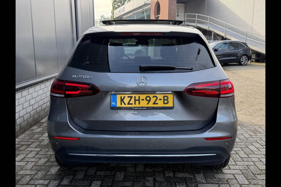 Mercedes-Benz B-Klasse 250 e 17"/Leder/Panoramadak/Matrix LED/Keyless/Stoelverwarming/Sfeerverlichting/Camera/PDC v+a/